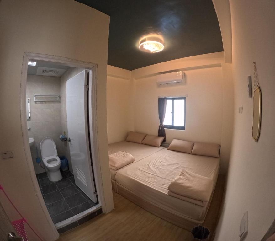 Postel nebo postele na pokoji v ubytování sky blue hostel