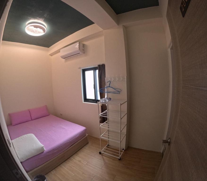 Postel nebo postele na pokoji v ubytování sky blue hostel