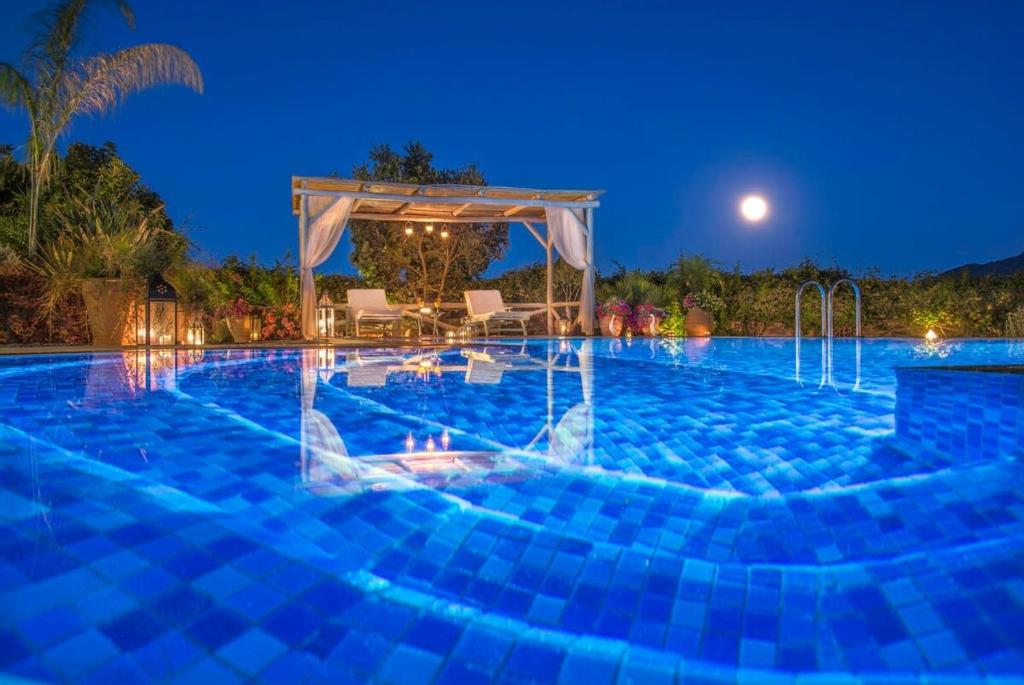Bazén v ubytování Chania Secluded Gem - Kallithea Private Pool Villa nebo v jeho okolí