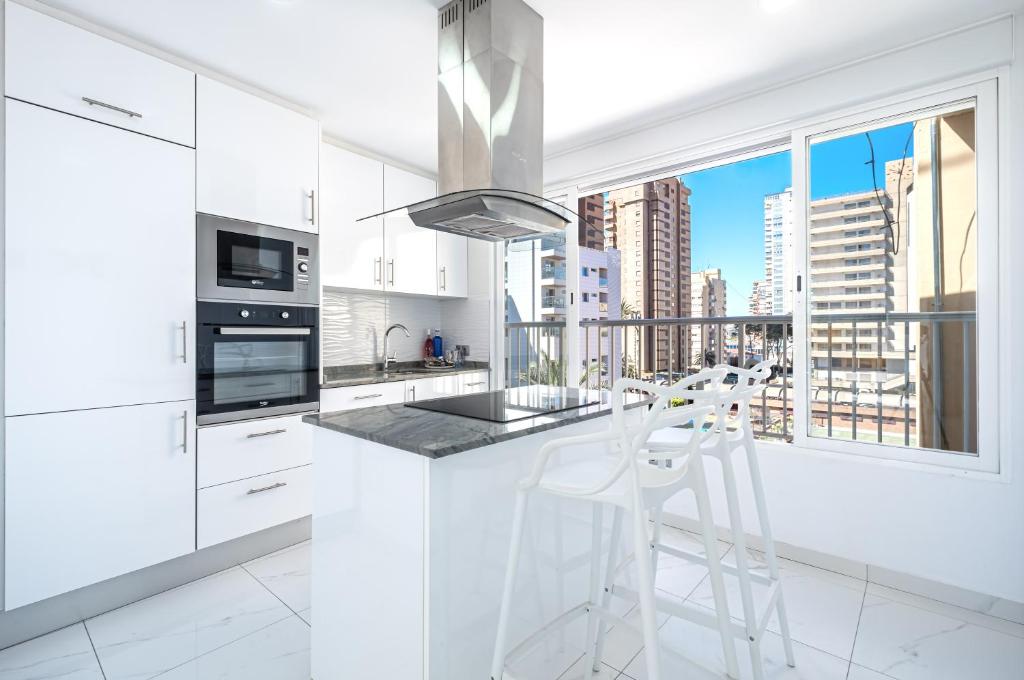Kuchyň nebo kuchyňský kout v ubytování Penthouse Ancla 561 Levante Beach