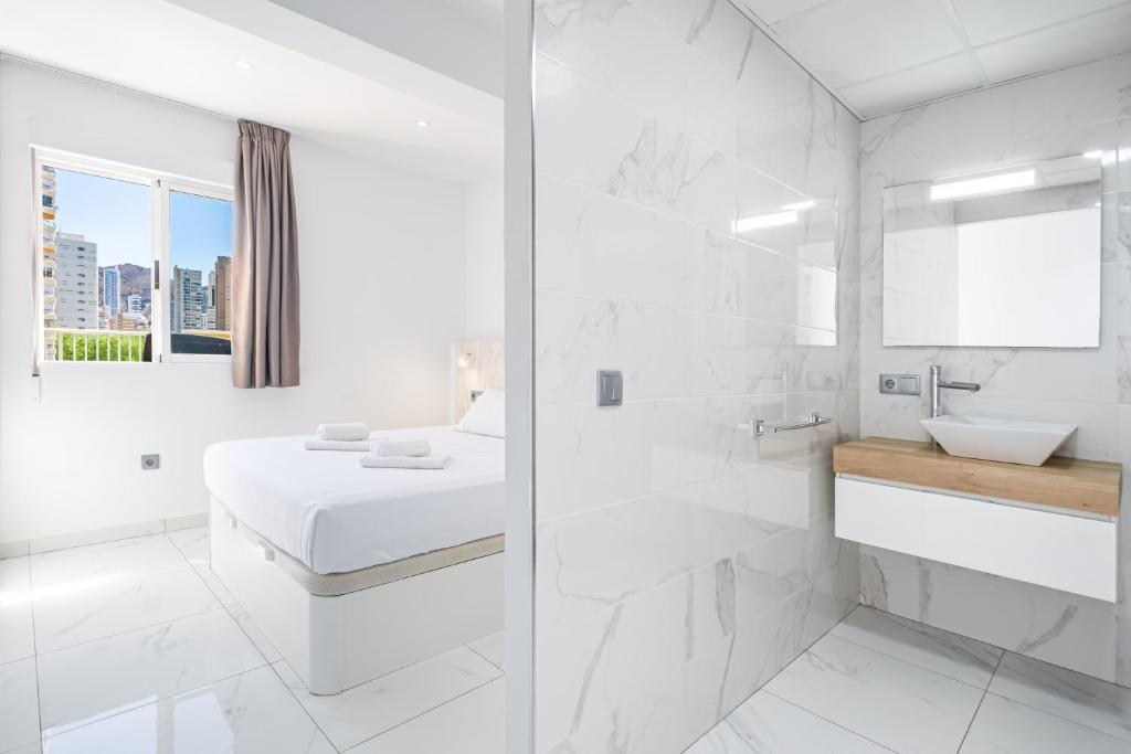 Postel nebo postele na pokoji v ubytování Penthouse Ancla 561 Levante Beach