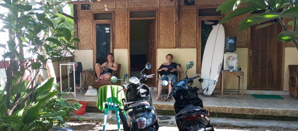Hosté ubytování HENDRO'S SURF CAMP Pulau merah