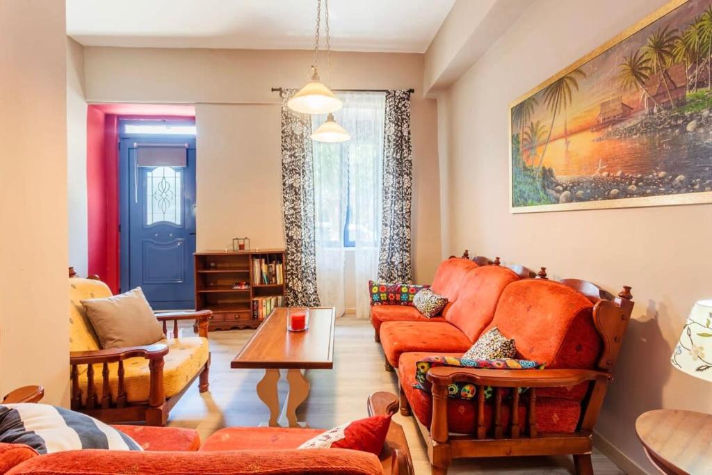 Posezení v ubytování Kalamata Rose Nest - Urban Comfy Escape