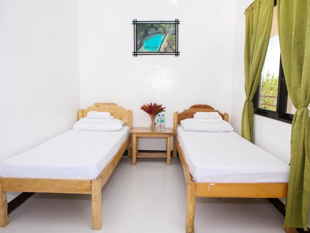 NOGS Homestay, near Magpupungko, Siargao Island Surfings Spots - Chambre Jumelle Avec Vue Sur Le Lac