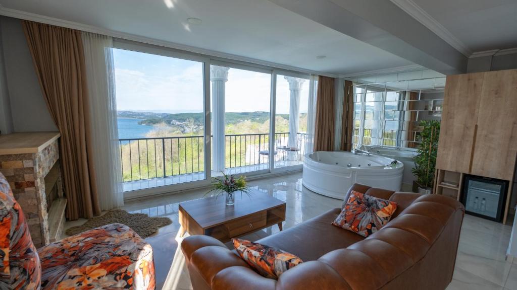 A seating area at Sapanca View Hotel