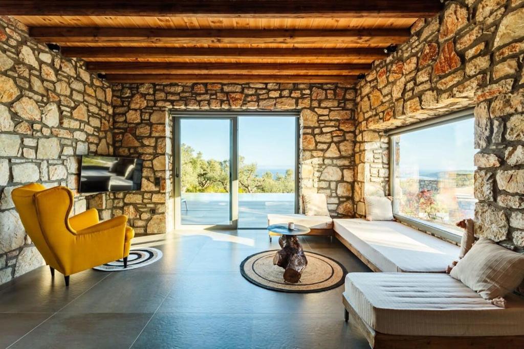 Posedenie v ubytovaní Gerakada Exclusive-Seaview Villa with Private Pool