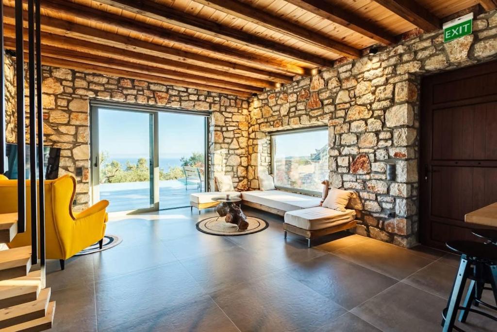 Posedenie v ubytovaní Gerakada Exclusive-Seaview Villa with Private Pool