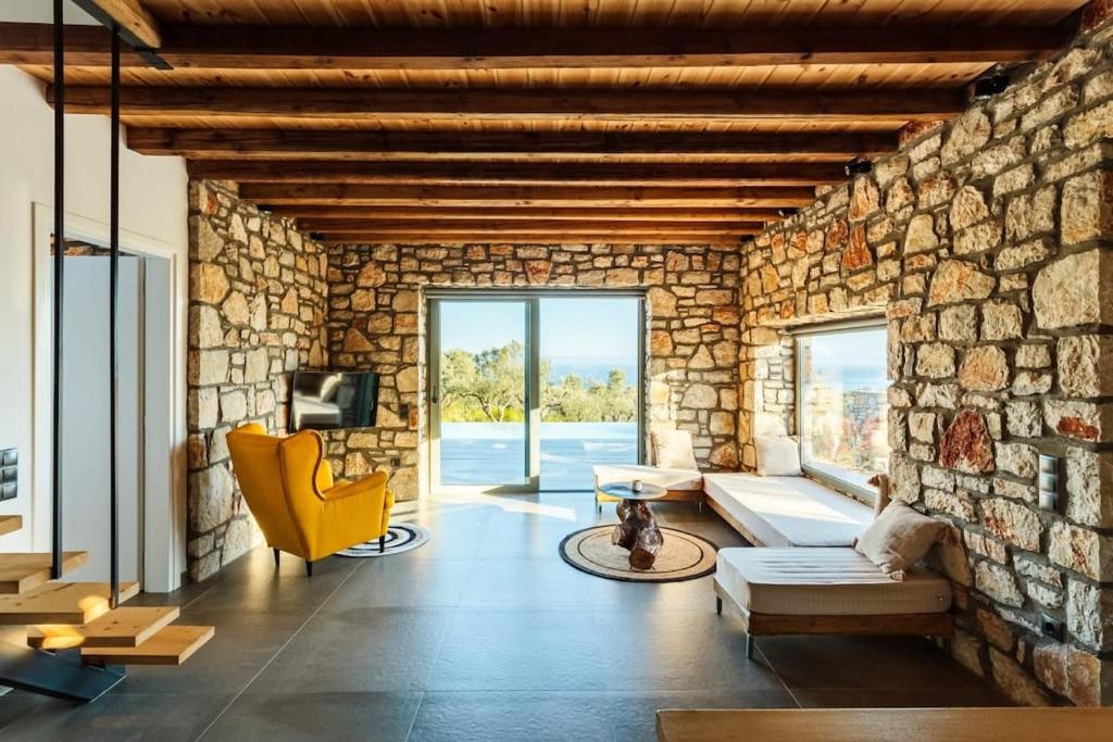 Posedenie v ubytovaní Gerakada Exclusive-Seaview Villa with Private Pool
