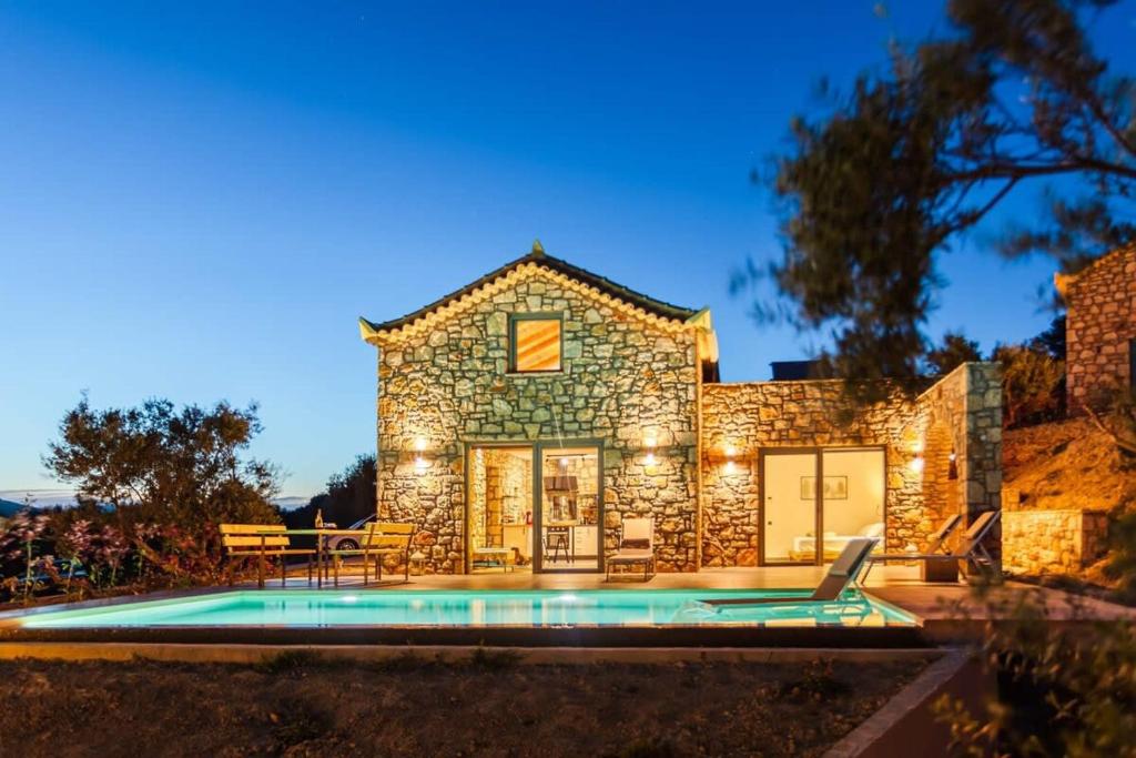 Bazén v ubytovaní Gerakada Exclusive-Seaview Villa with Private Pool alebo v jeho blízkosti