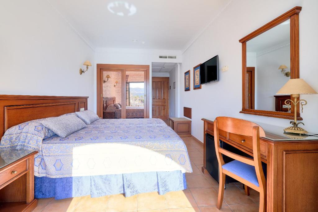 Cama o camas de una habitación en Hotel Villa Frigiliana
