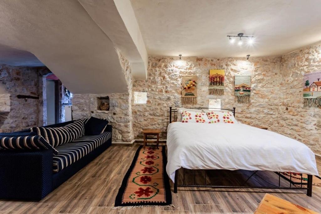 Postel nebo postele na pokoji v ubytování Arcadia Getaway - Levidi Sani 11 Studio