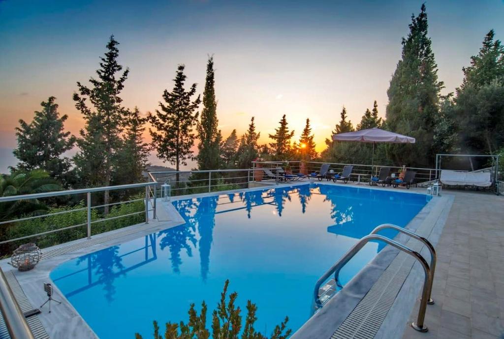 Басейн в или близо до Paxoi Serene Oasis - Mylos Mediterranean Charm