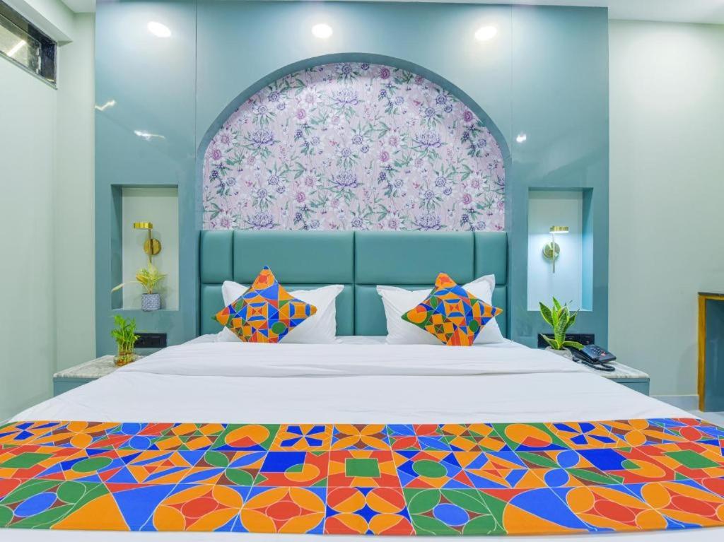 A bed or beds in a room at Hotel Shubh Hari