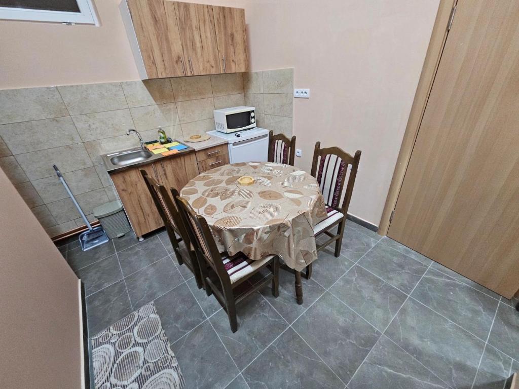 A kitchen or kitchenette at Hostel Ciro