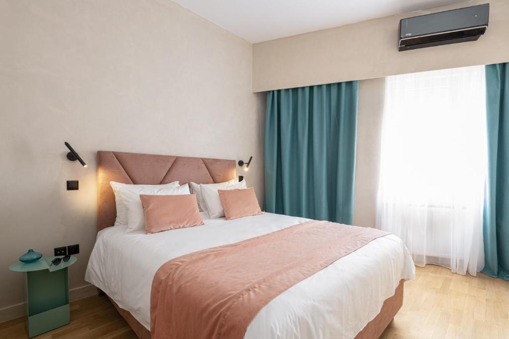 Postel nebo postele na pokoji v ubytování Colors Hotel Athens