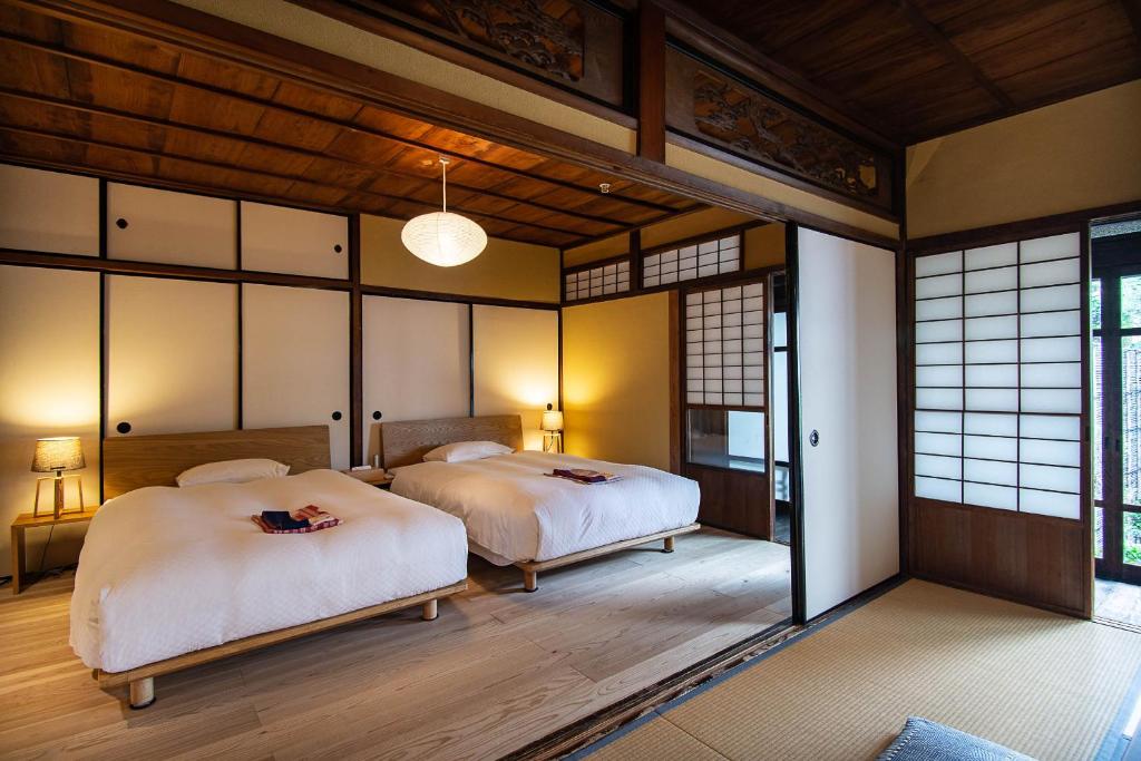 Postel nebo postele na pokoji v ubytování NIPPONIA HOTEL NARA NARAMACHI