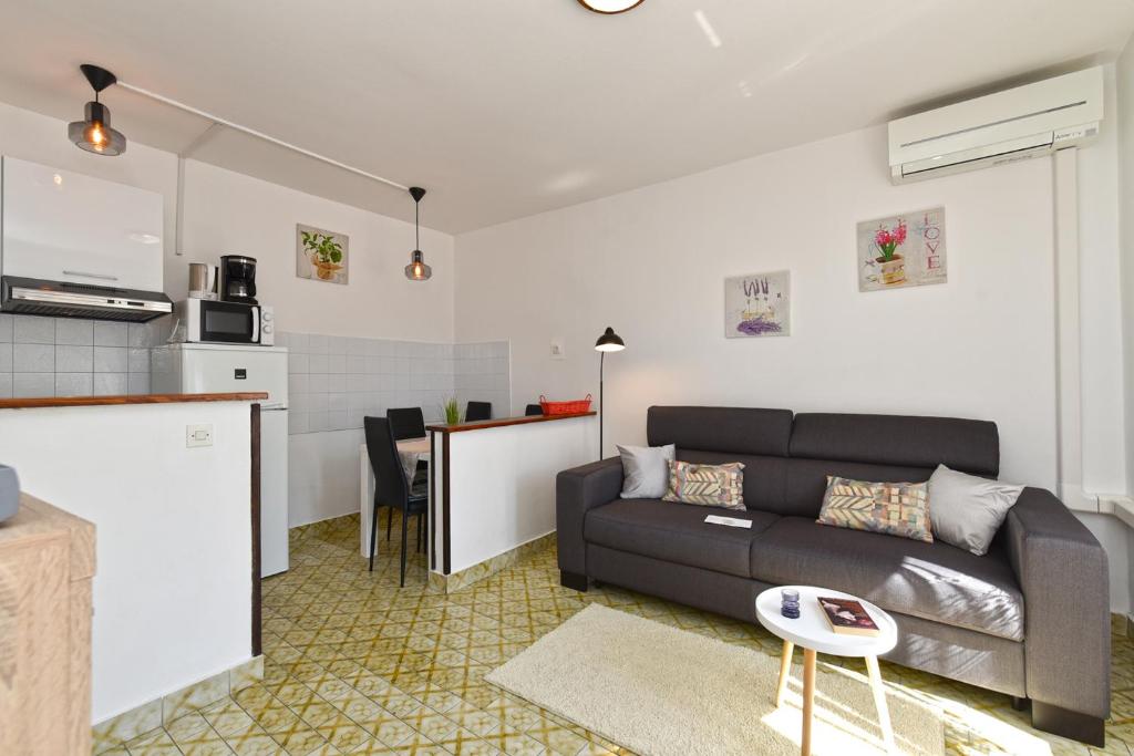 Kuchyň nebo kuchyňský kout v ubytování Apartment Riva Rabac 1825