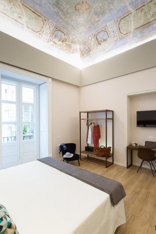 Una cama o camas en una habitación de Bellaroto Suite & SPA