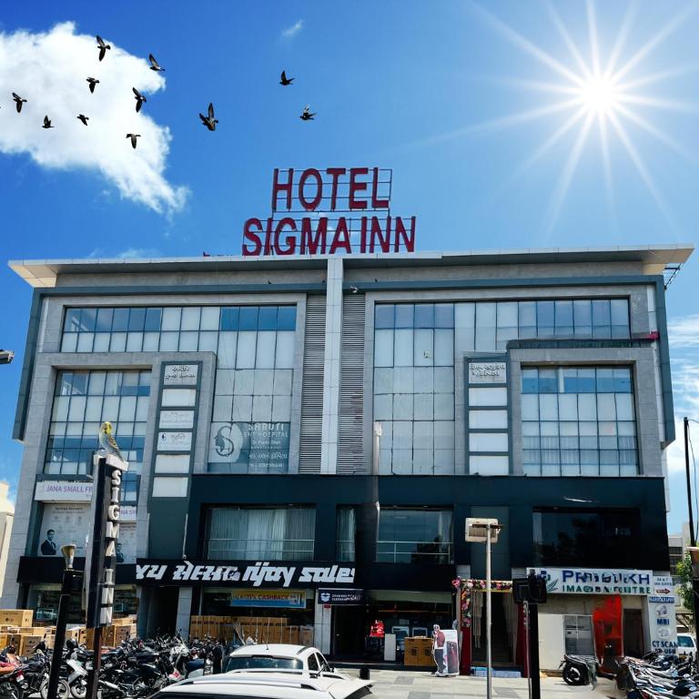 uma placa de hotel no topo de um edifício em Hotel Sigma em Ahmedabad