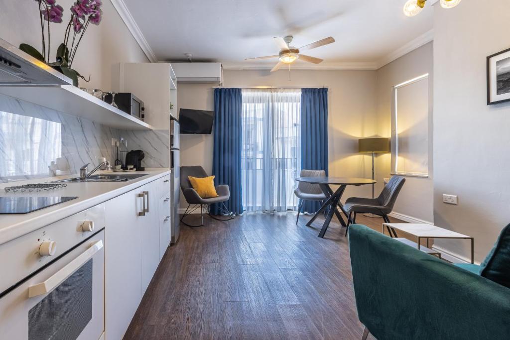 Kuchyň nebo kuchyňský kout v ubytování Park Lane Boutique Aparthotel