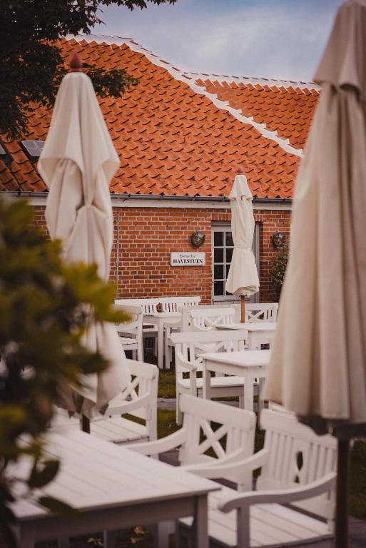 Restoran või mõni muu söögikoht majutusasutuses Brøndums Hotel