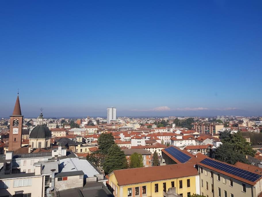 a view of a city with buildings at IRIS Bilocale Centro Città in Busto Arsizio