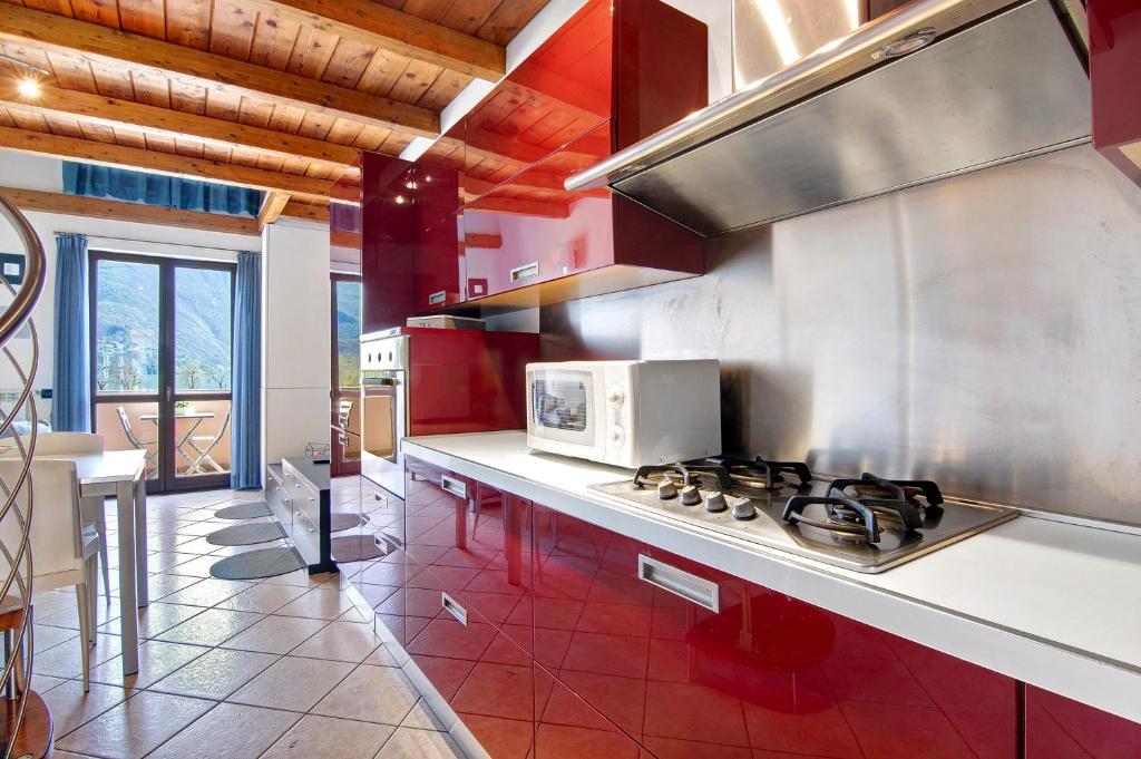 Kuchyň nebo kuchyňský kout v ubytování Casa vacanze vigna del Lago