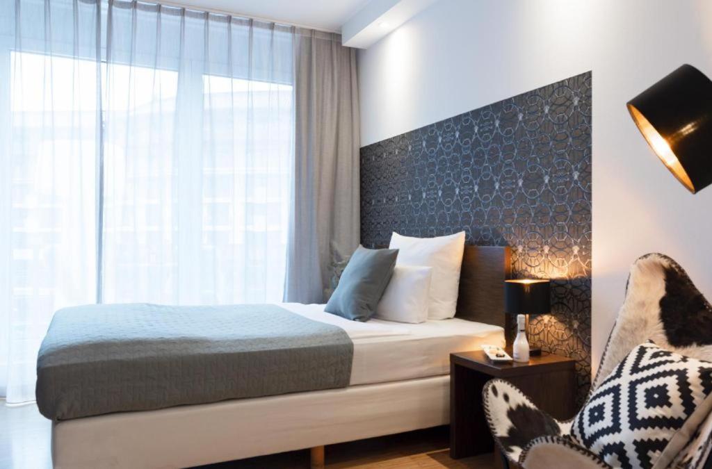 Ένα ή περισσότερα κρεβάτια σε δωμάτιο στο Paragon Apartments