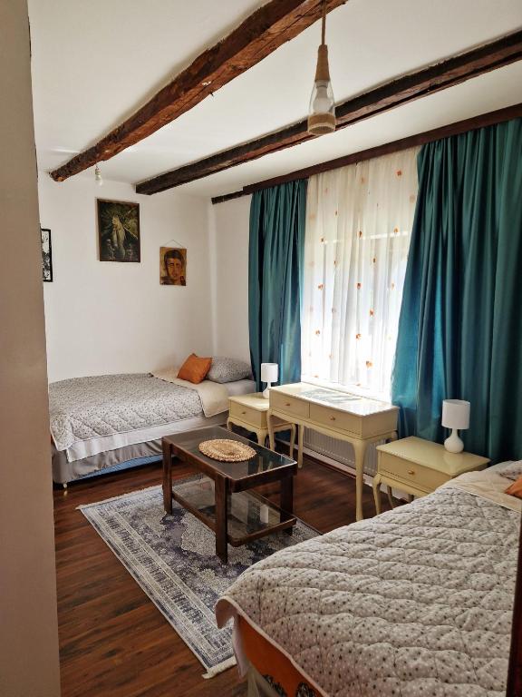 Prostor za sedenje u objektu Domacinska kuca
