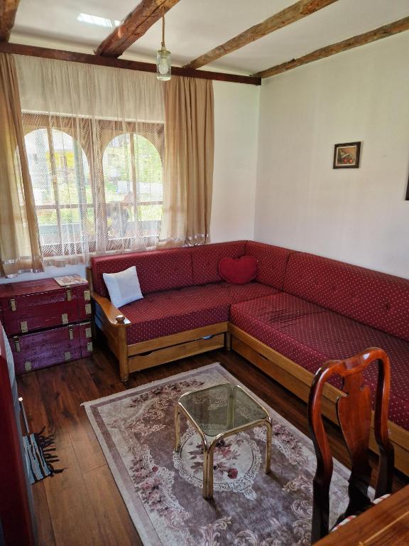 Prostor za sedenje u objektu Domacinska kuca