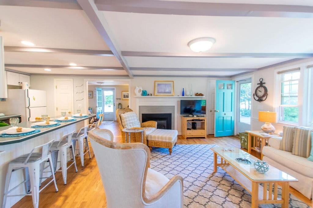 Steps to Landing at Taylors Pond w Kayaks, Chatham (updated prices 2024)