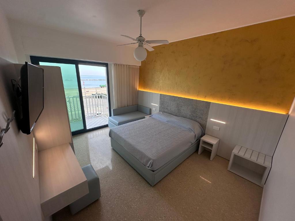 Postel nebo postele na pokoji v ubytování Hotel Royal