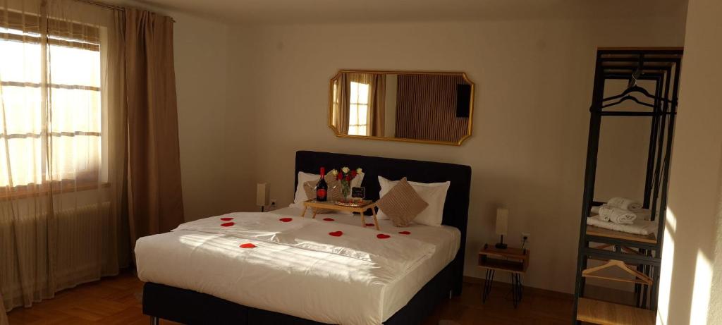 Postel nebo postele na pokoji v ubytování Apartment with Terrace & Parking near Red Bull Ring, Nature & Relaxation