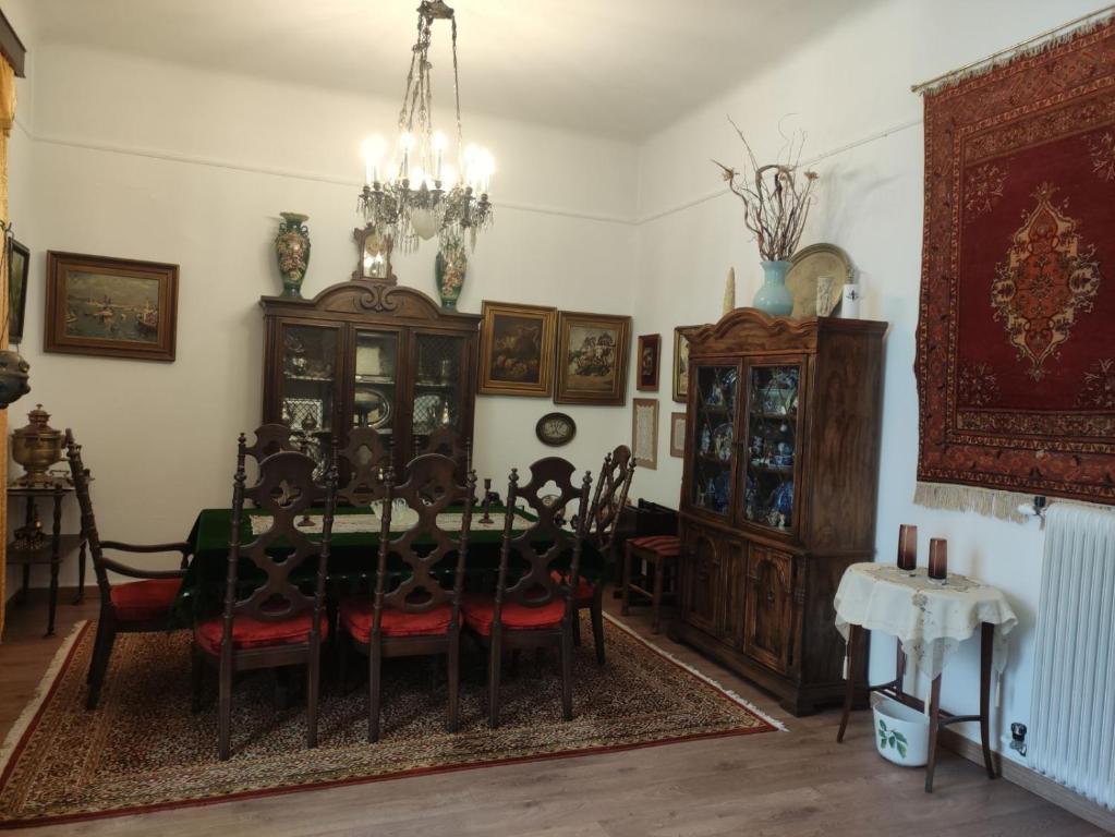 Posedenie v ubytovaní Casa Oliver