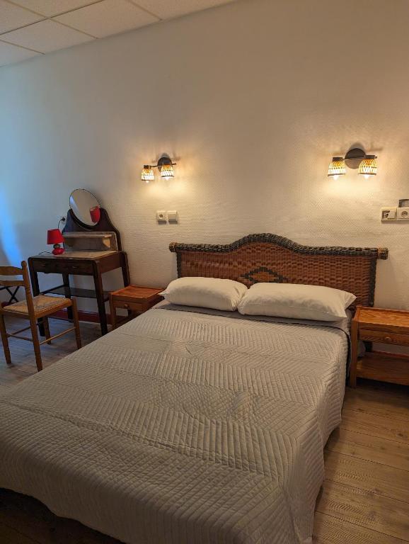 Postel nebo postele na pokoji v ubytování Auberge Des Pins