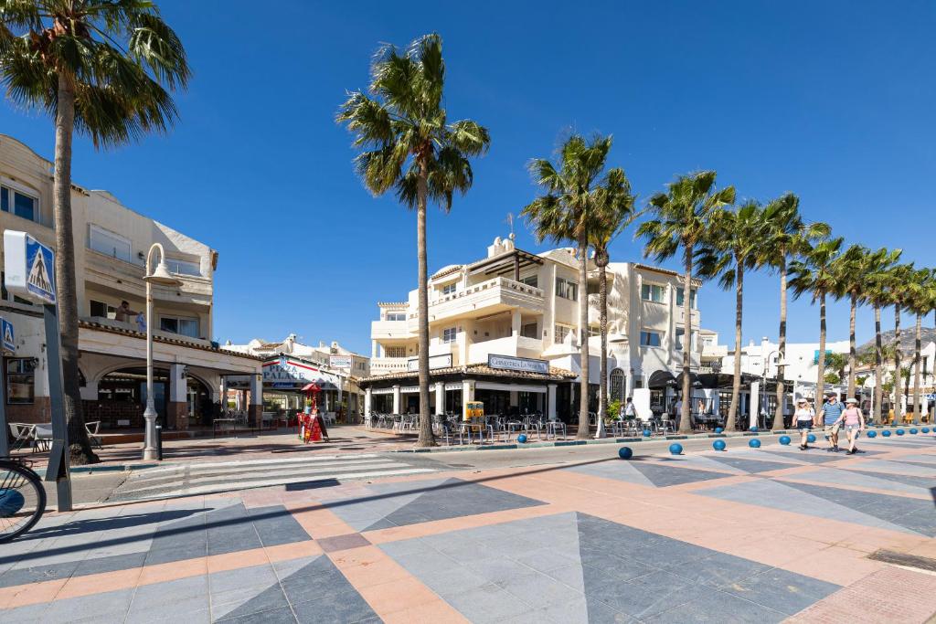 Apartment in Puerto Marina with porch and air conditioning and Pet