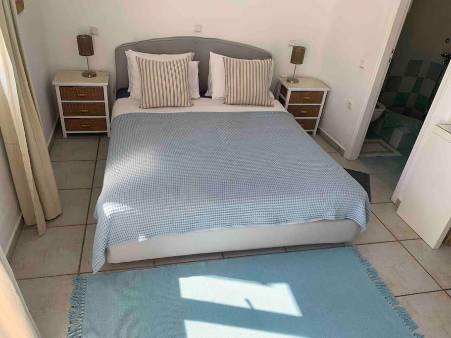 Posteľ alebo postele v izbe v ubytovaní Nafsika 4Bedroom Sea View House