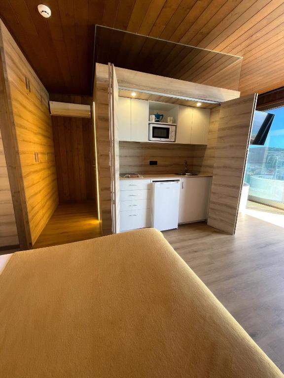 Una cocina o zona de cocina en Cabañas Fisterra