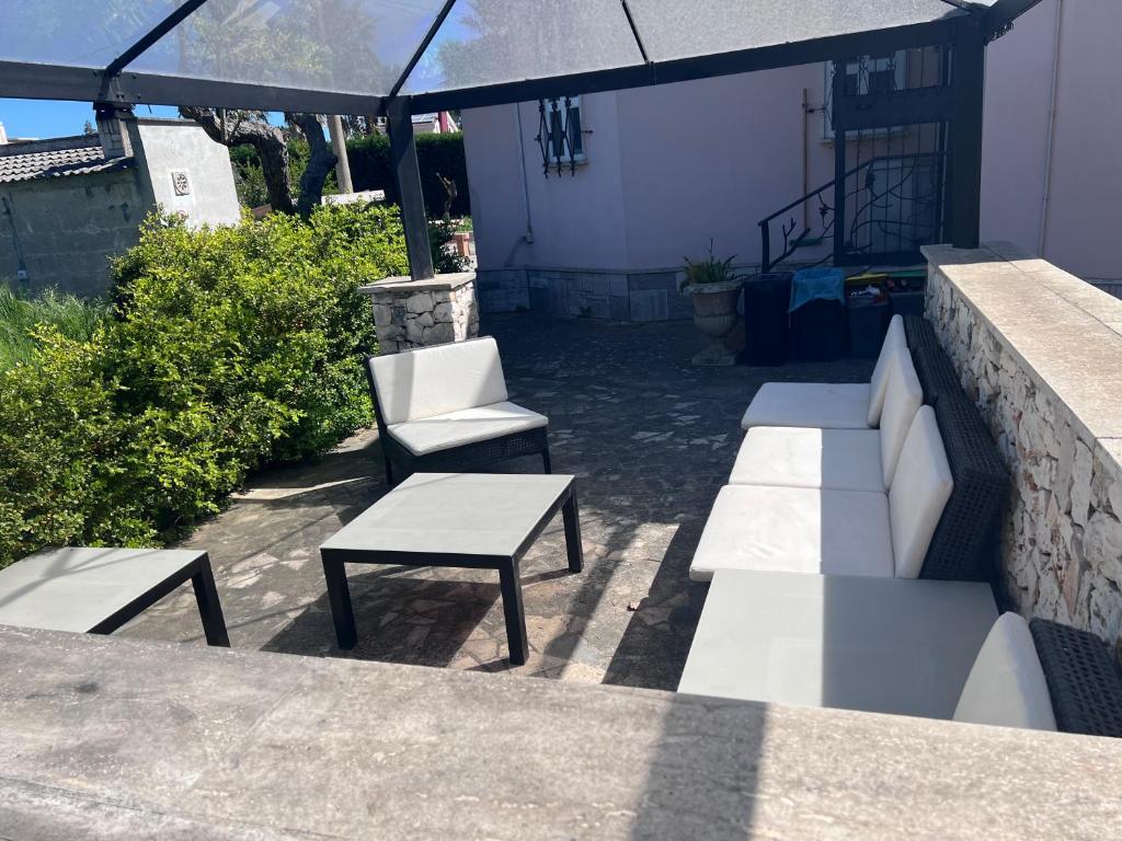 Patio nebo venkovní prostory v ubytování Villa L'Ottagono con cucina parcheggio privato telecamerizzato e wifi