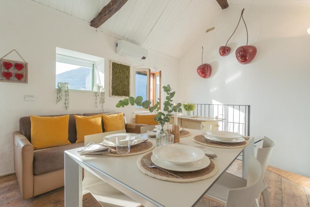 Posezení v ubytování The Green Nest by Lake Como by Rent All Como