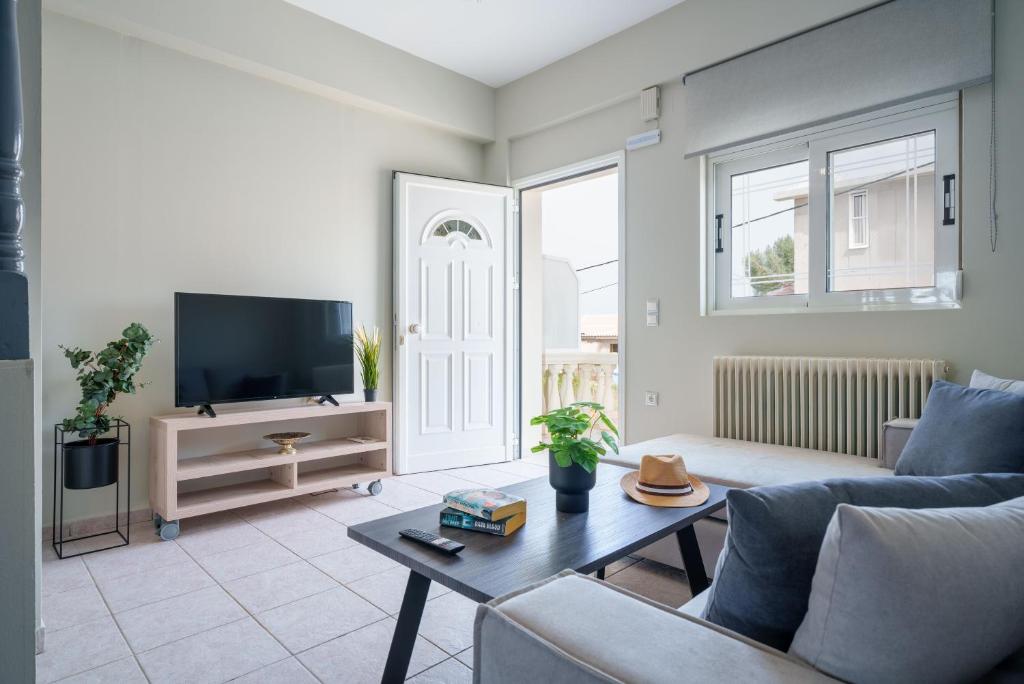 Μια τηλεόραση ή/και κέντρο ψυχαγωγίας στο Solomos Apartments