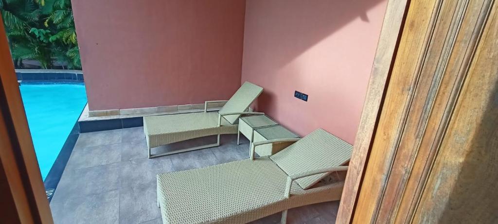 Bazén v ubytování SAJ Earth Resort & Convention Center , Kochi nebo v jeho okolí
