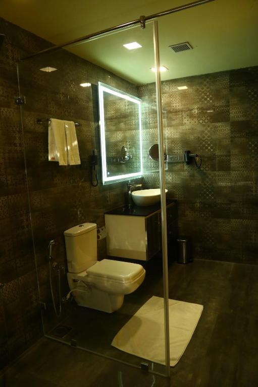 Koupelna v ubytování SAJ Earth Resort & Convention Center , Kochi