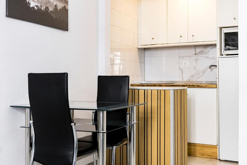 Kuchyňa alebo kuchynka v ubytovaní Suites Picasso Málaga