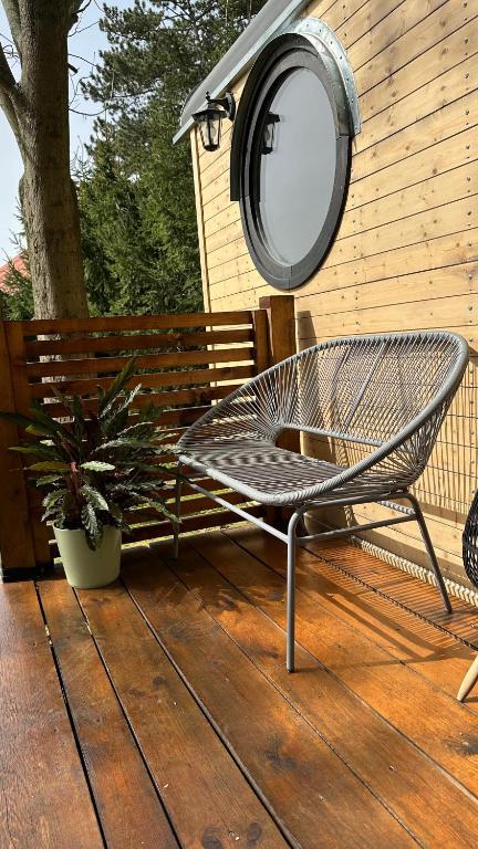 Balkón nebo terasa v ubytování Maringotka Trojzemka