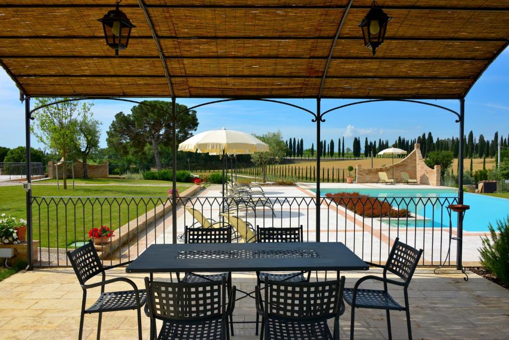 Basen w obiekcie Casa Vacanze La Fiorita lub w pobliżu