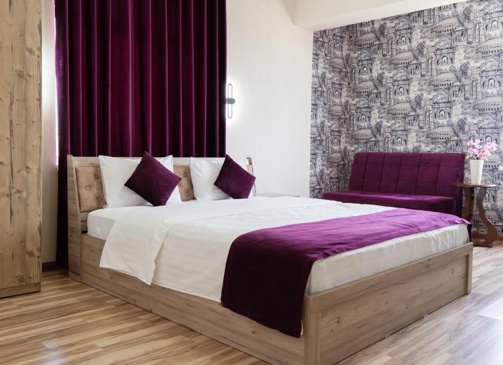 Ένα ή περισσότερα κρεβάτια σε δωμάτιο στο TOURIST INN hotel