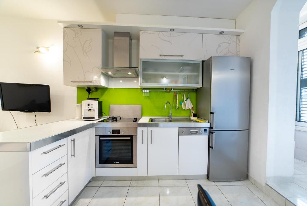 Kuchyňa alebo kuchynka v ubytovaní Apartment Happy in Split center 10 min walk from Bačvice beach