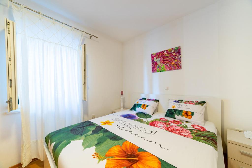 Posteľ alebo postele v izbe v ubytovaní Apartment Happy in Split center 10 min walk from Bačvice beach