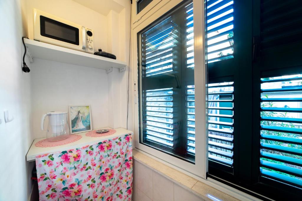 Kuchyňa alebo kuchynka v ubytovaní Apartment Happy in Split center 10 min walk from Bačvice beach